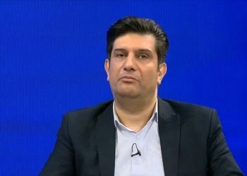 انتقادات تند مدیر استقلالی به پرسپولیسی ها روی آنتن زنده: با حمله به کوپال ناظمی تمرکز او را برهم زدند / هوادارشان را کتک زدند اما محروم نشدند!