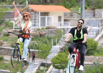 بابک جهانبخش در یک قاب عاشقانه خانوادگی