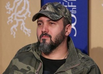 کامبیز دیرباز به «شغال» پیوست