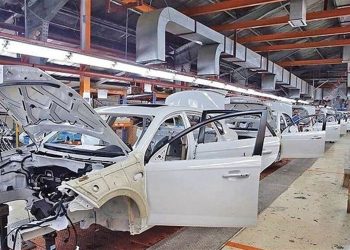 کمبود نقدینگی تولید خودرو را کاهش داد