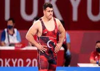 رضا کایالپ کشتی‌گیر ترکیه‌ای دوپینگی از آب درآمد