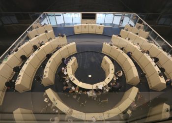 اولین قدم برای حمایت از بازار سرمایه برداشته شد؛ اعلام آمادگی بانک ها برای واریز نقدینگی به بورس